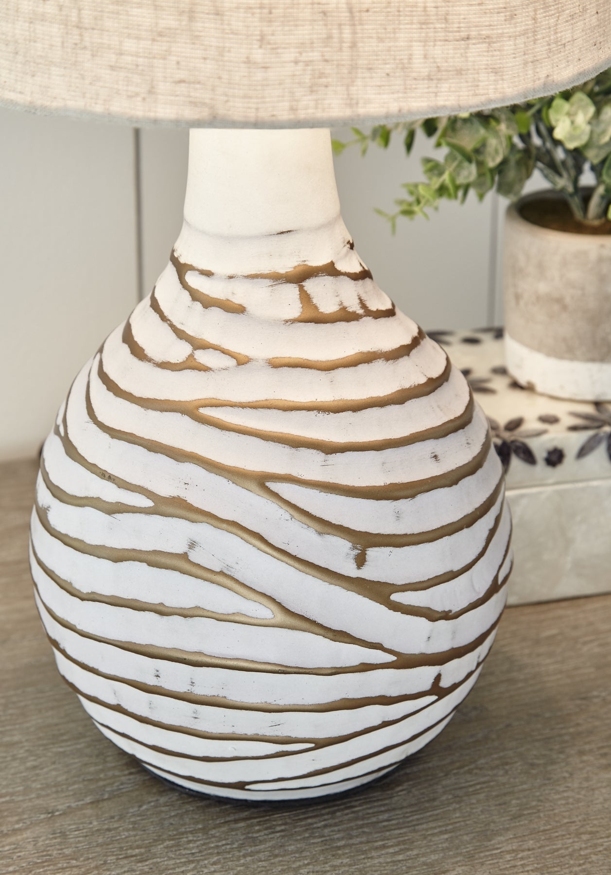 Lampe de table en métal Aleela (1/CN)