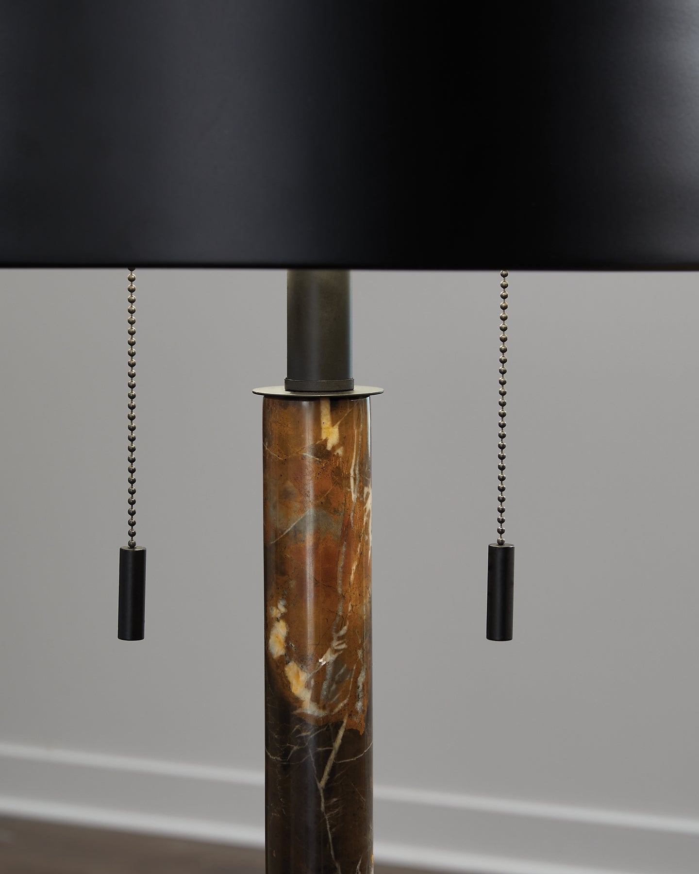 Lampe de table en métal Alanbert (1/CN)