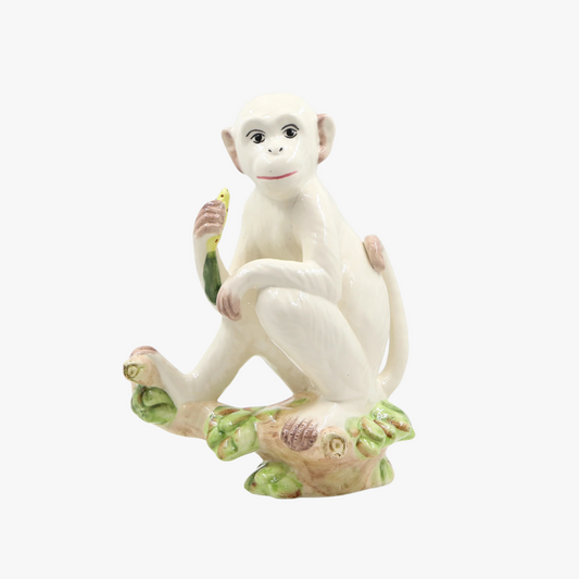 Figurine de singe tournée vers la droite