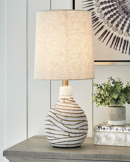 Lampe de table en métal Aleela (1/CN)