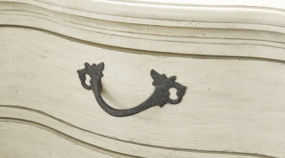 Lit Queen rembourré Arlendyne avec commode, coffre et table de chevet à miroir