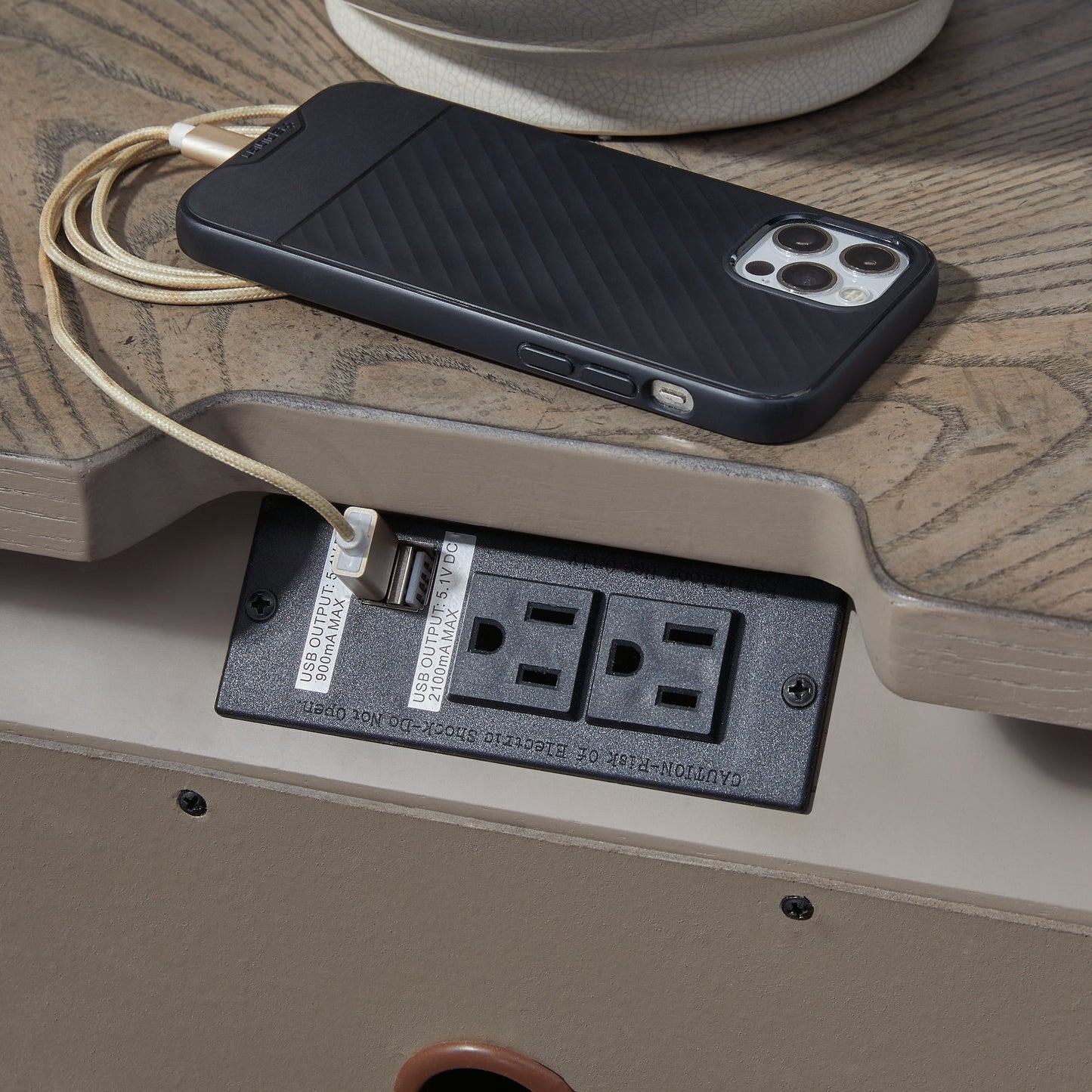 Table de chevet à trois tiroirs Ardenfield