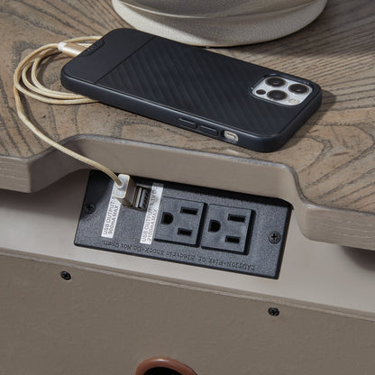 Table de chevet à trois tiroirs Ardenfield