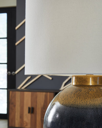 Lampe de table en métal Adara (1/CN)