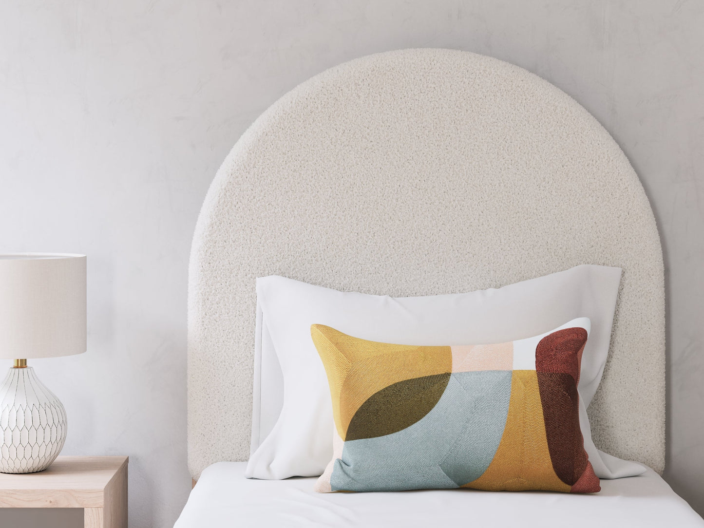 Lit double à panneaux rembourrés Arloster avec rangement